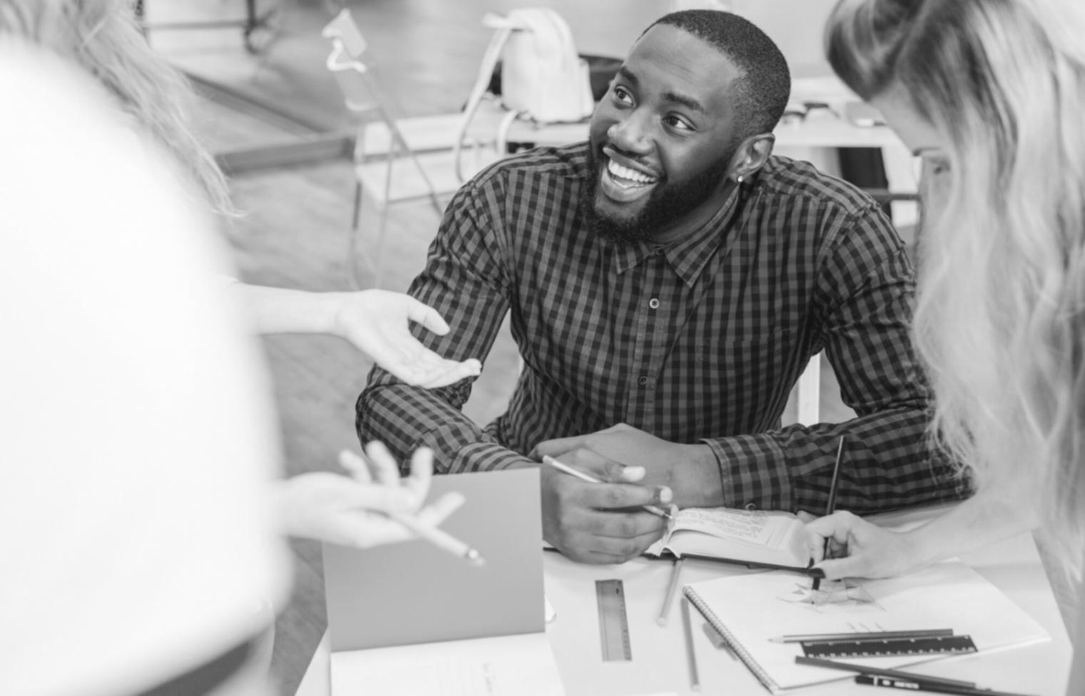 Finanzkurs in Aktion mit praktischen Übungen